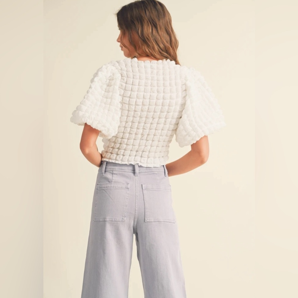 EVERCADO MIOU MUSE Textured Puff Sleeve Top - Picture 5 of 6